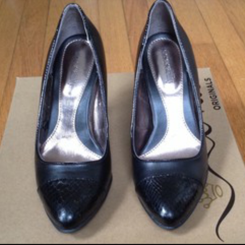 Sole sensibility cap toe pump